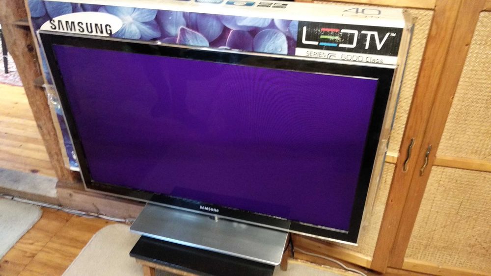 LED Телевизор Samsung UE40C6000RW FullHD - за поправка или за части