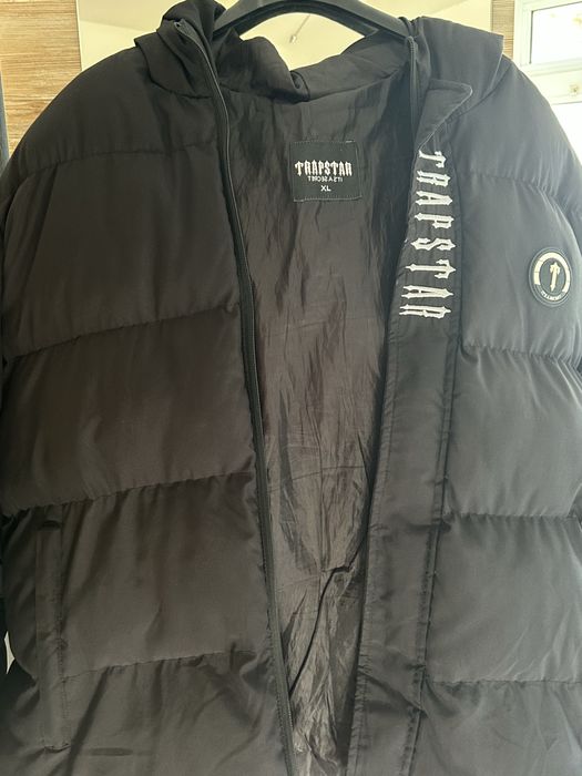 Продавам яке Trapstar