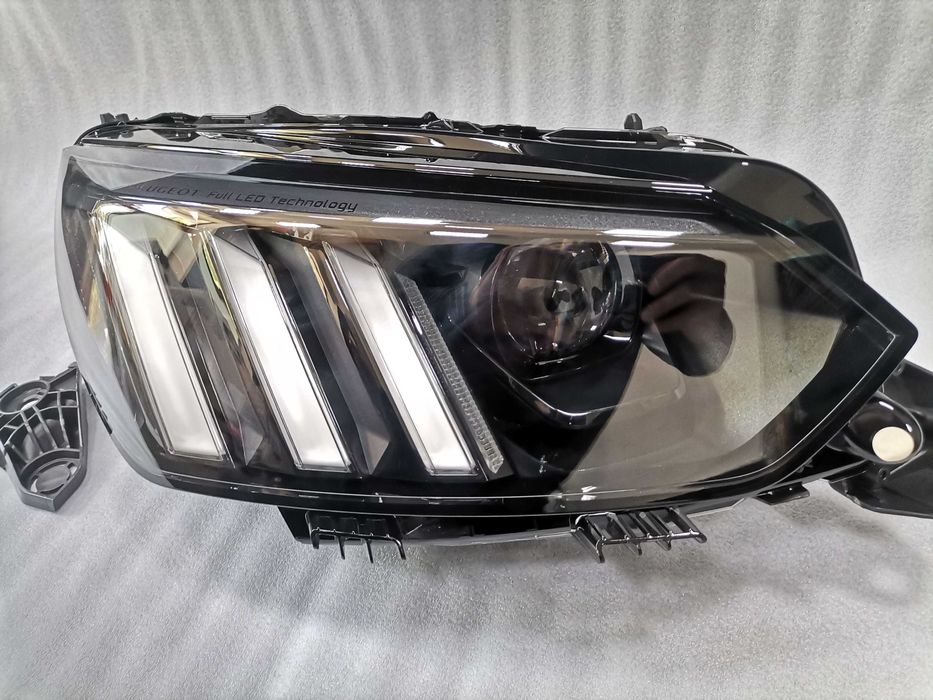 Нов Оригинал Десен Фар Full LED Peugeot 208 2008