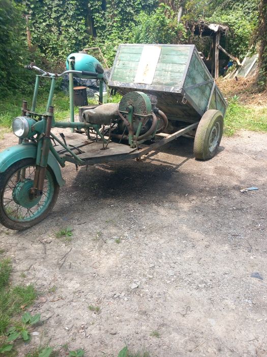 Триколка със двигател на иж