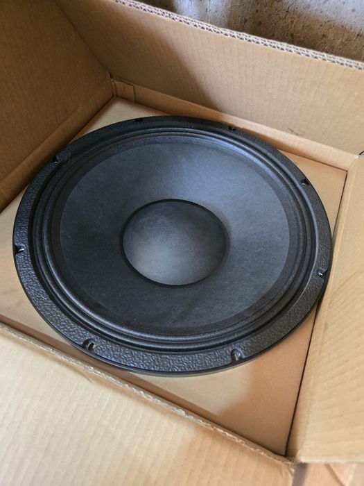 Vand doua difuzoare pe 15 inch , 600 wati ,8 ohm Master Audio . 500 de lei bucata . Pret fix !