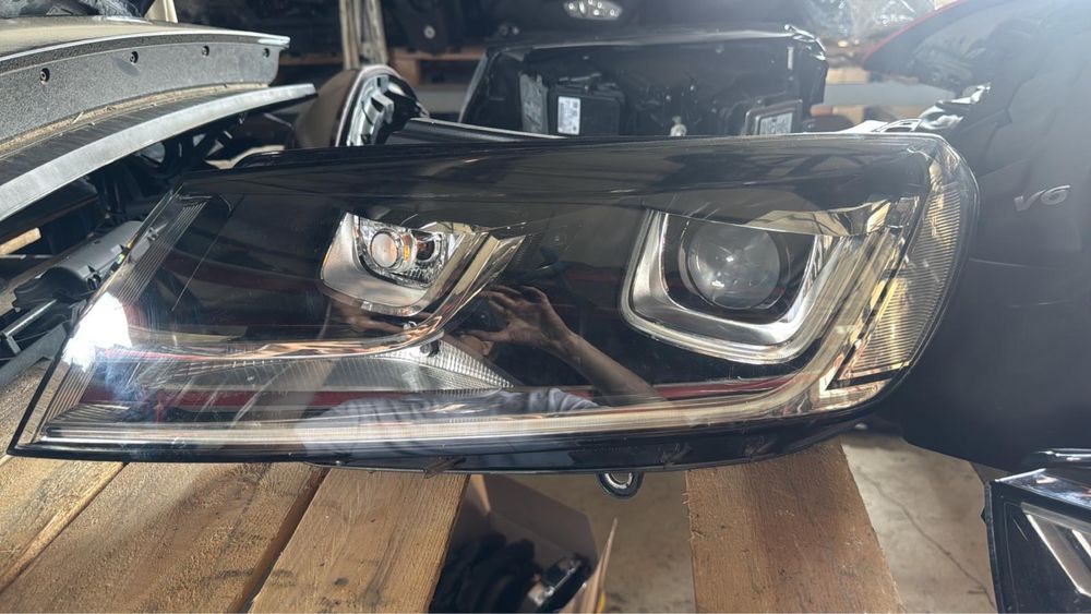 Far partea stanga Touareg 7P 2016 facelift