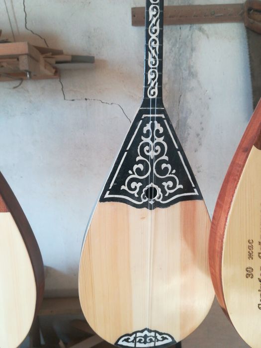 Домбыра сатылады