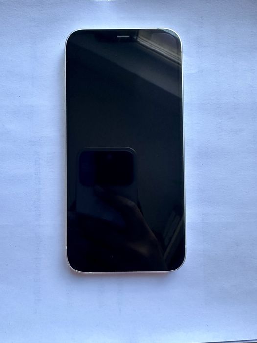 Продам Iphone 12 белый