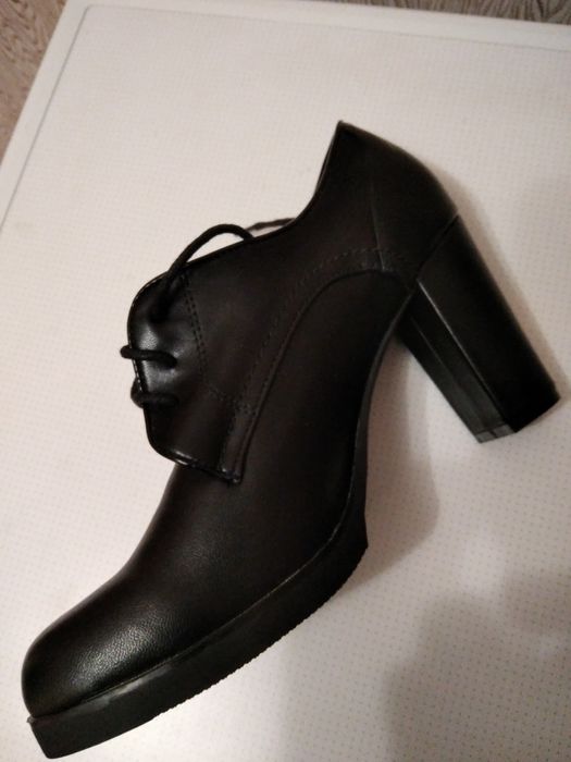 Продаю женскую обувь ботильоны