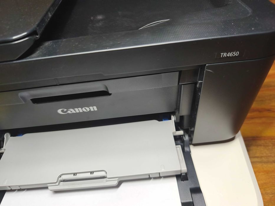 За безплатно цветно принтиране Canon PIXMA TR4650 (принтер, скенер, копир, факс) с пълни мастила и в отлично състояние. С меню на български
