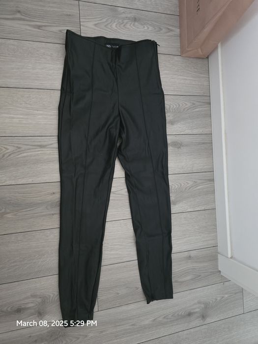 Pantaloni piele Zara