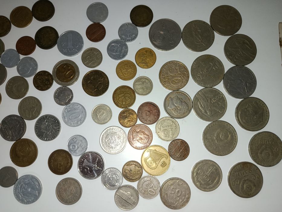 Монеты разных стран и разных городах