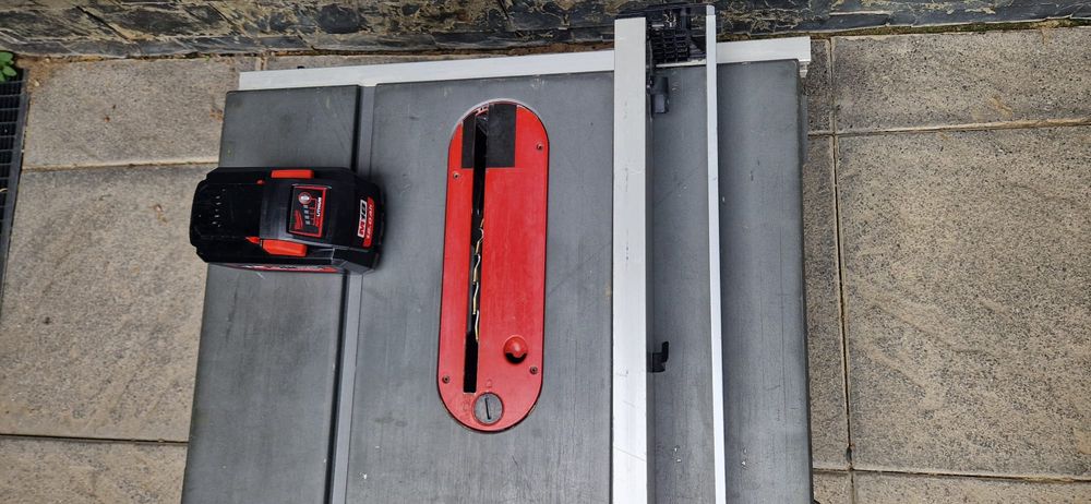 Milwaukee circular pe acumulator