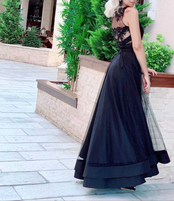 Vand rochii de ocazie