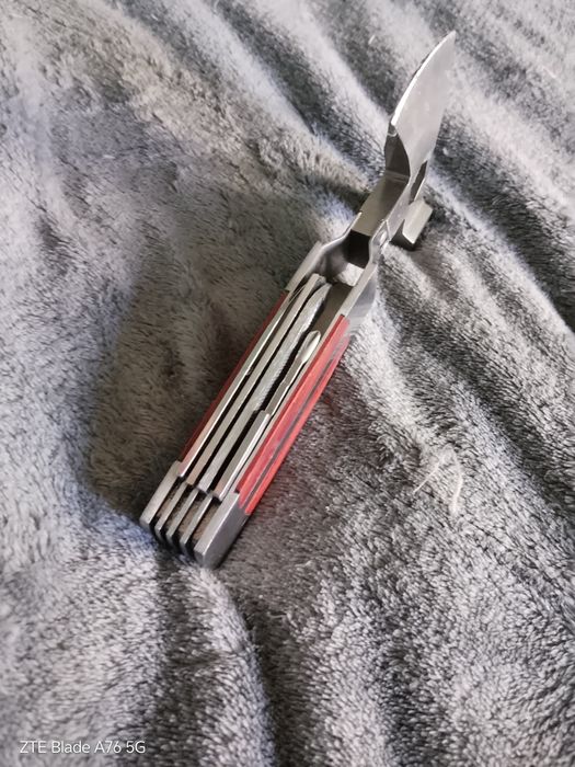 Продавам брадва за очеляване