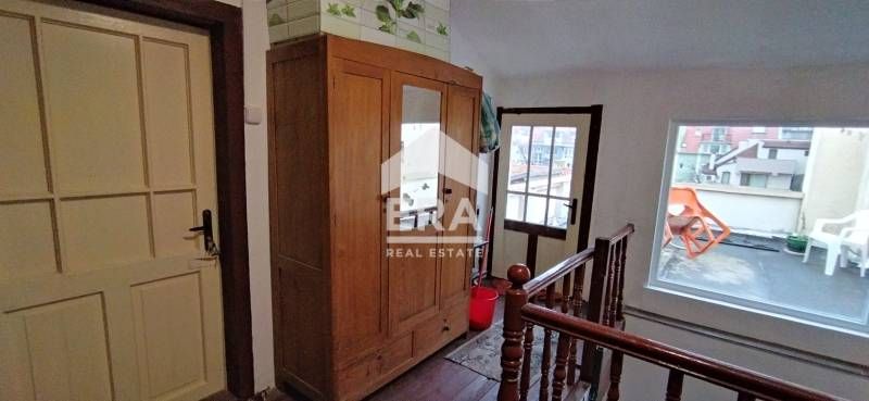 Дава се под наем Етаж от къща в Варна, Център - 80 кв.м за 318.75 € - Снимка #3