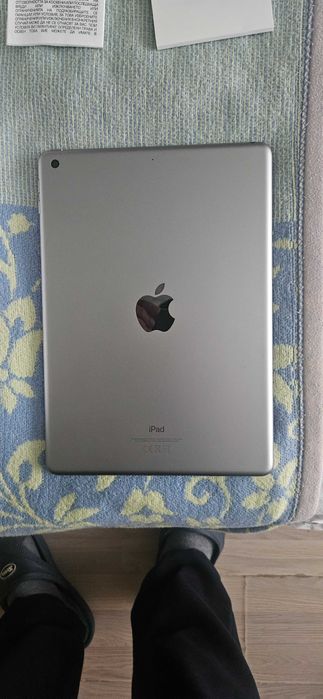 Продавам таблет Apple iPad 10инчов 6th generation wi-fi