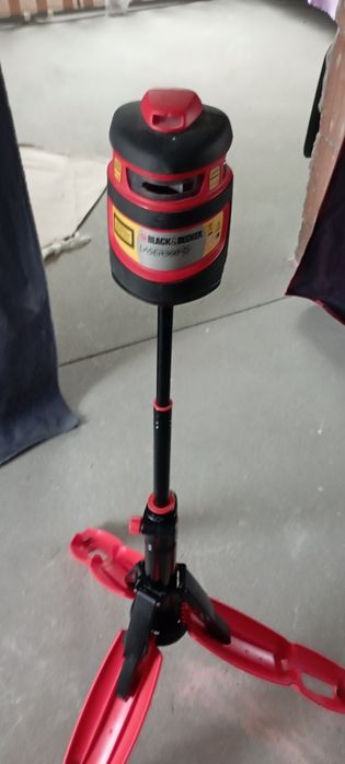 Vând nivelă laser 360°blak§deker