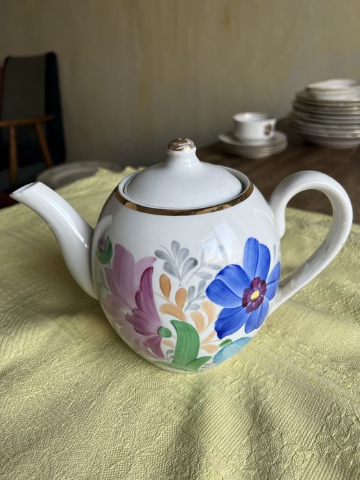 Посуда, книги, мебель