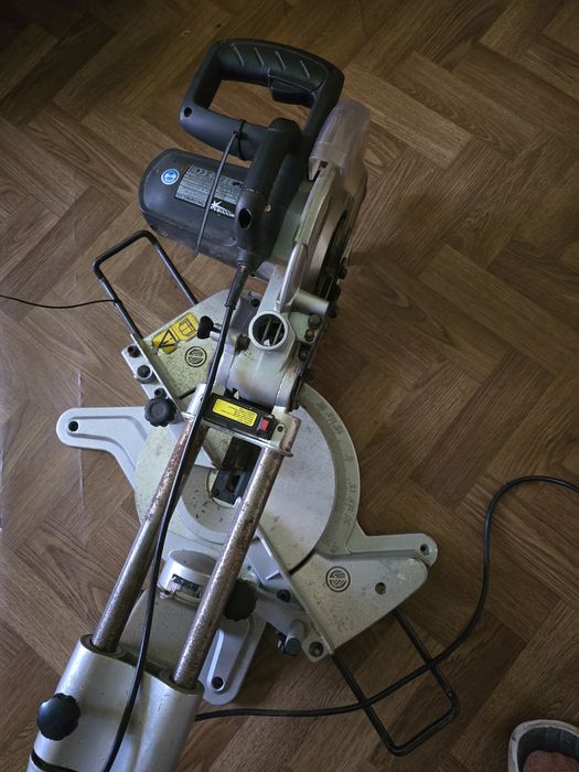 Vând circulă electrică