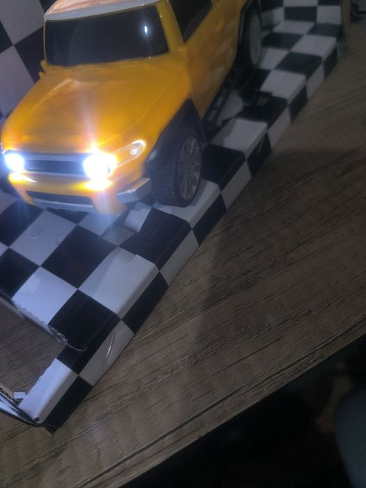 Радиоуправляемая машина на аккумуляторе