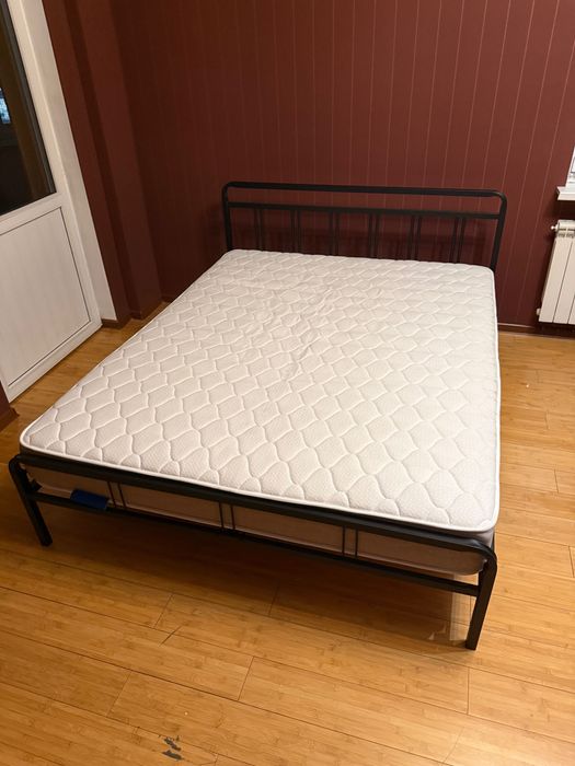 Кровать с матрасом