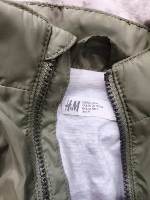 Geacă subțire de vânt H&M, băieți,  mărimea 122 – 30 lei