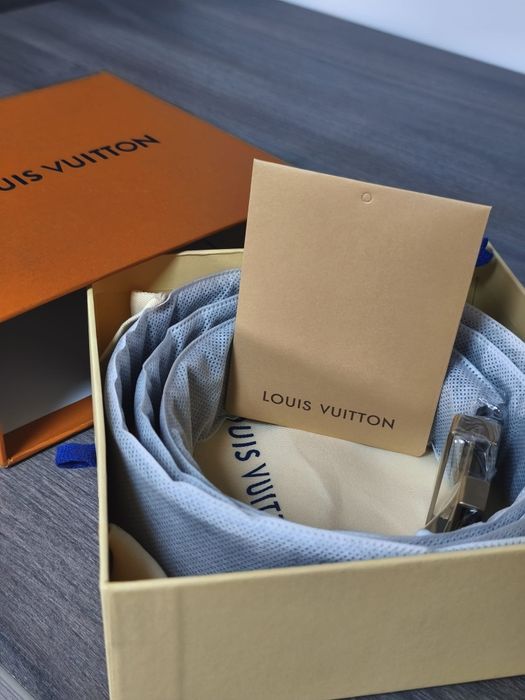 LV Pyramide 40mm Monogram