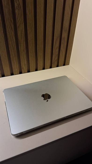 Makbook air m2  .
