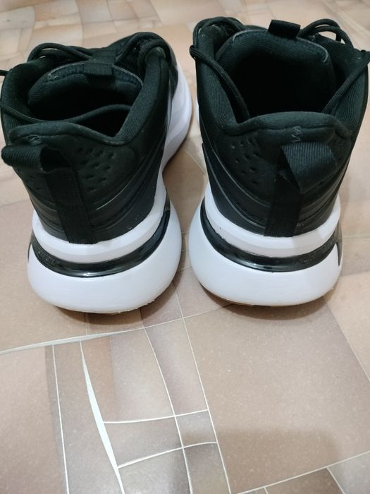 Продам кроссовки