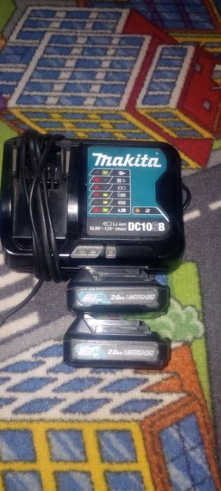 Încărcător Makita 12v +2 acumulatori
