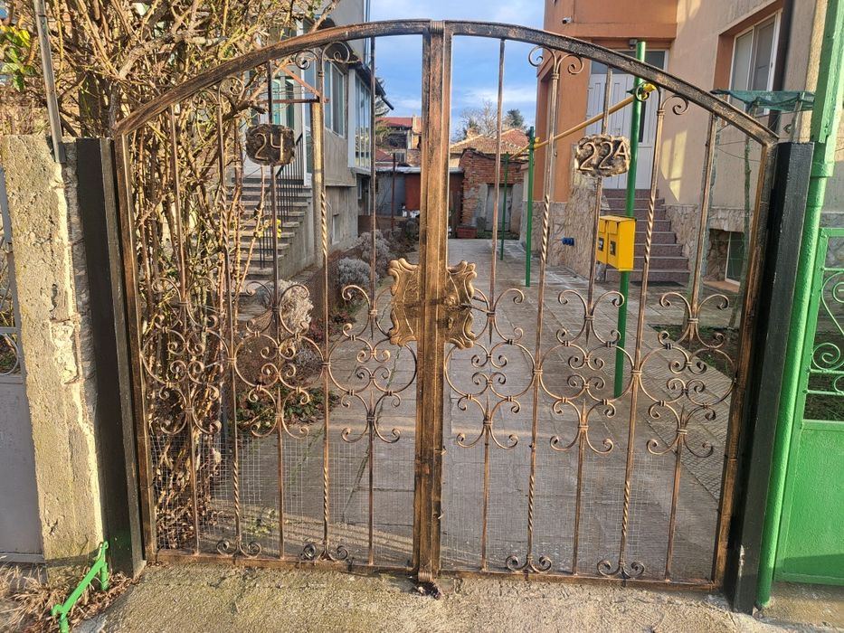 Продавам порта от ковано желязо!