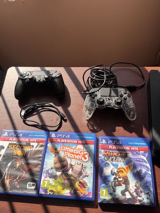 Продавам PlayStation 4 плюс