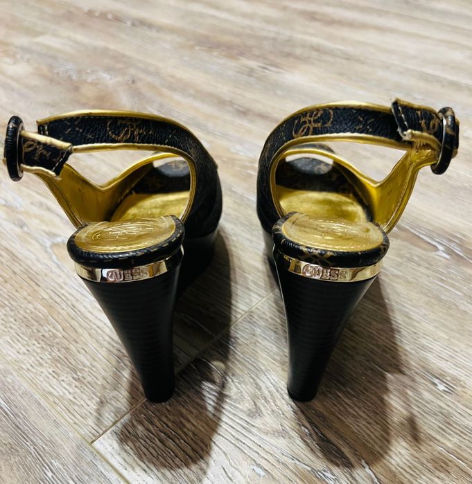 Sandale cu platforma Guess marimea 36 noi