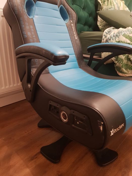 Scaun gaming xrocker playstation cu mici semne de uzură