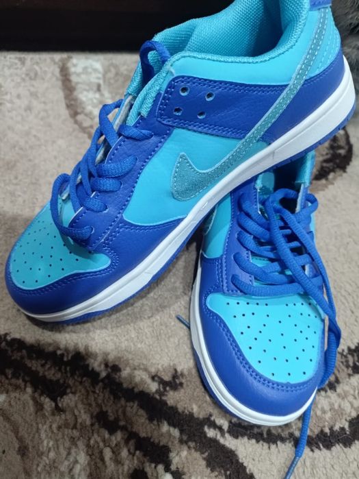 Продам детские кроссовки