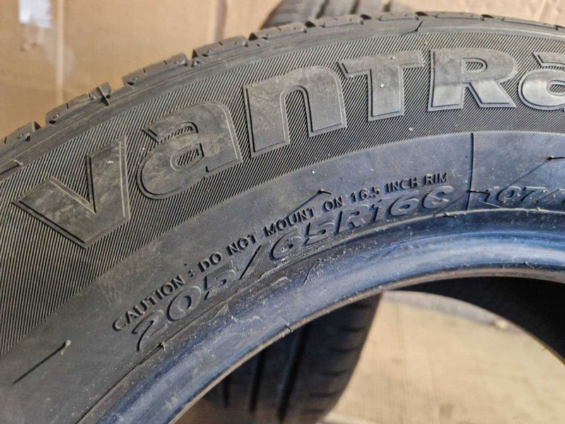 2 Hankook R16C 205/65
летни бусови гуми DOT5220
