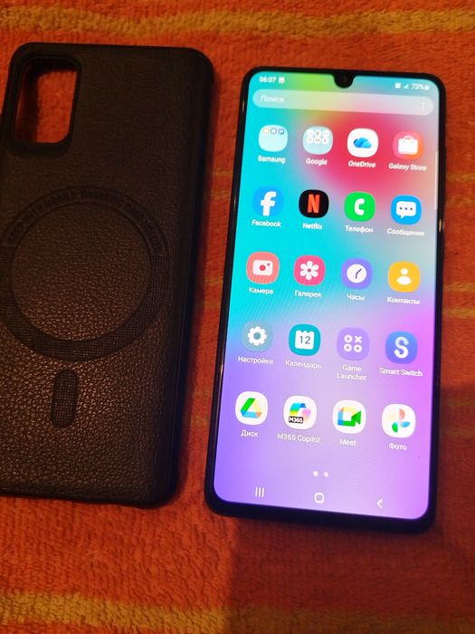 Телефон. Самсунг А41.. 64+4.