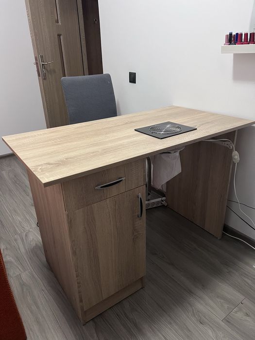 Birou manichiura cu aspirator incorporat