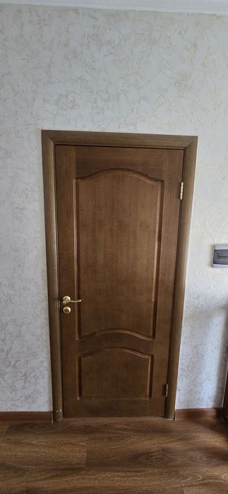 Двери межкомнатные б/у