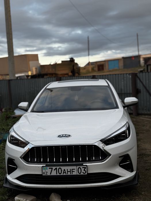 Продам машину Jac J7 2024 года