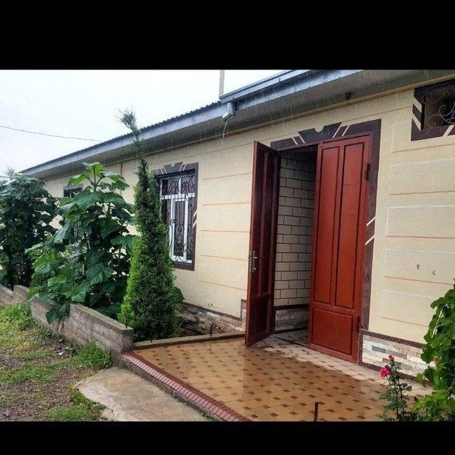 Oq tosh dacha sotiladi