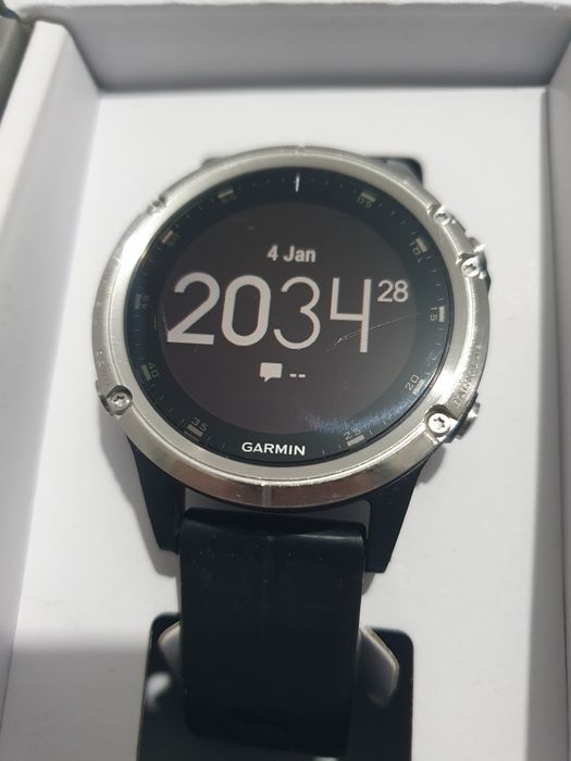 Часовникът Garmin Fenix 5 Plus
