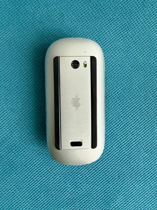 Apple Magic Mouse original – funcțional – model cu baterii