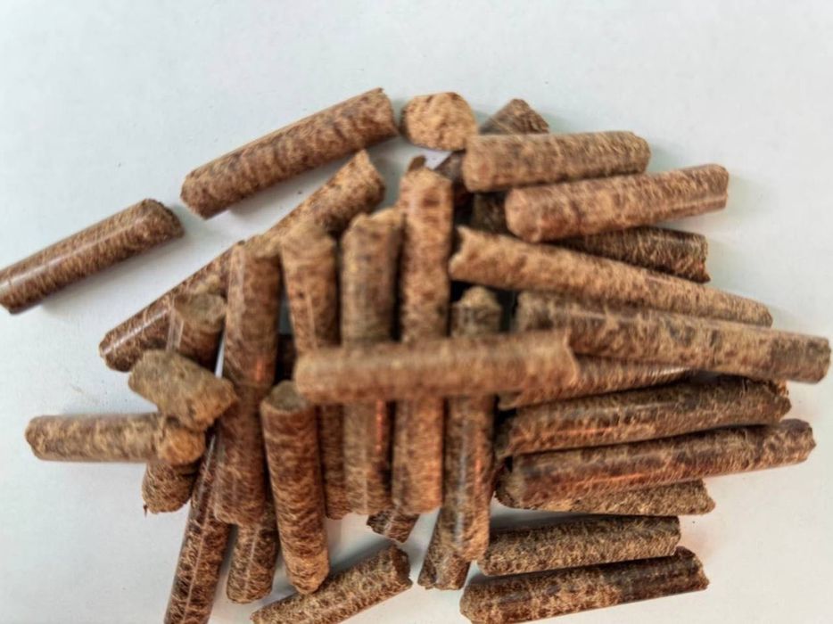 Древесные пеллеты для копчения из фруктовых деревьев.