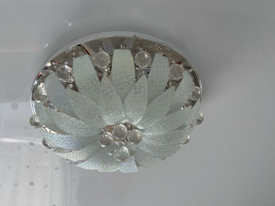 Люстра трех режимный