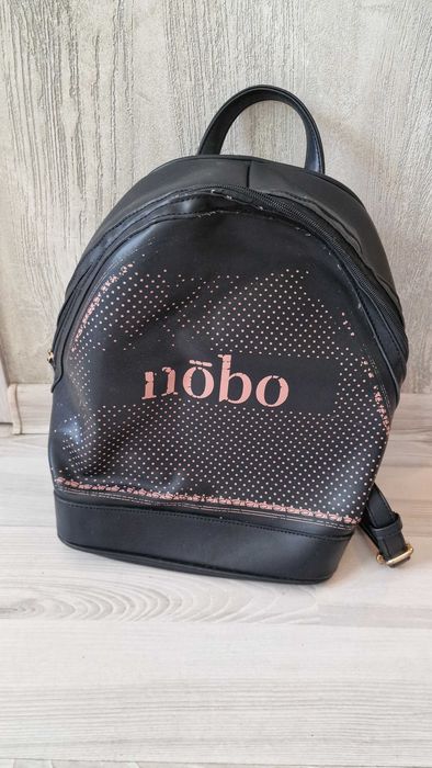 Подарява се раница Nobo