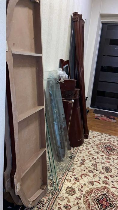 Сервант в хорошем состоянии