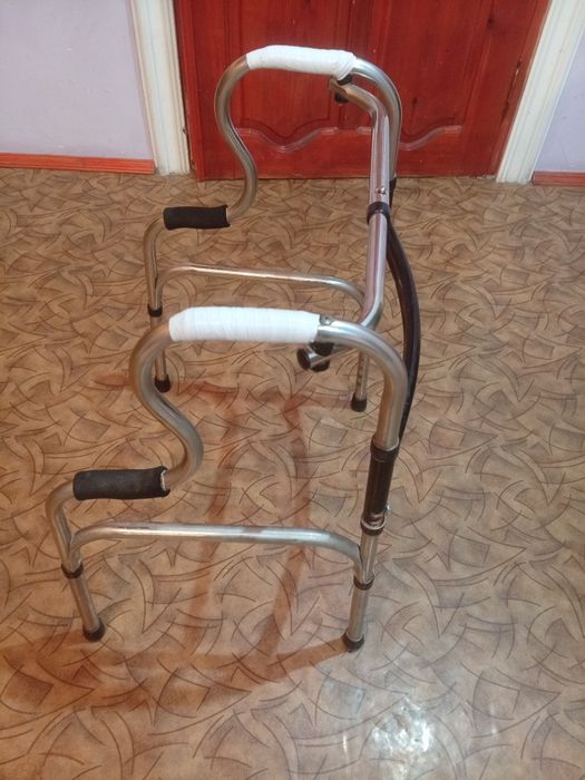 Ходунок для взрослых .