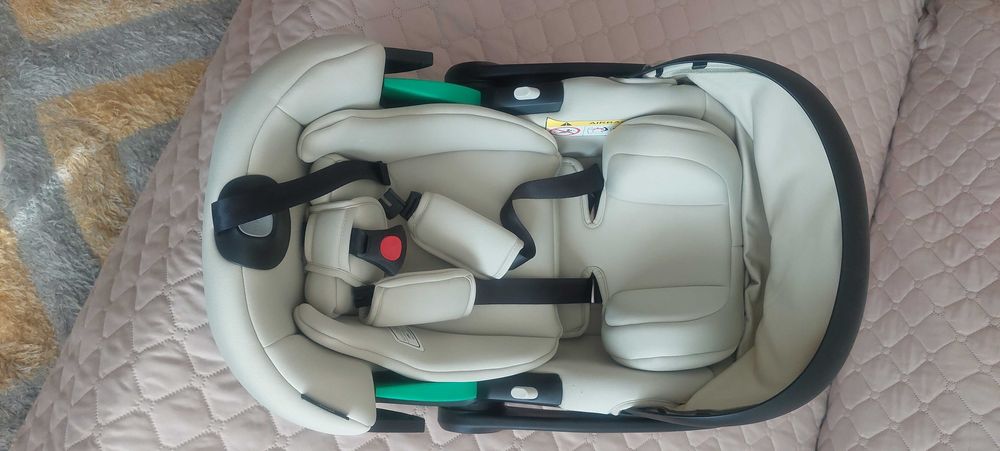 Помпа за кърма и столче за новородено