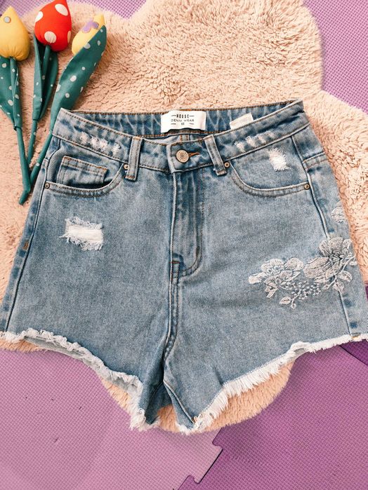 Къси дънкови панталони