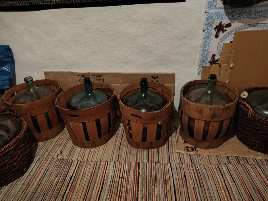 Damigene cu coș 50 litri.