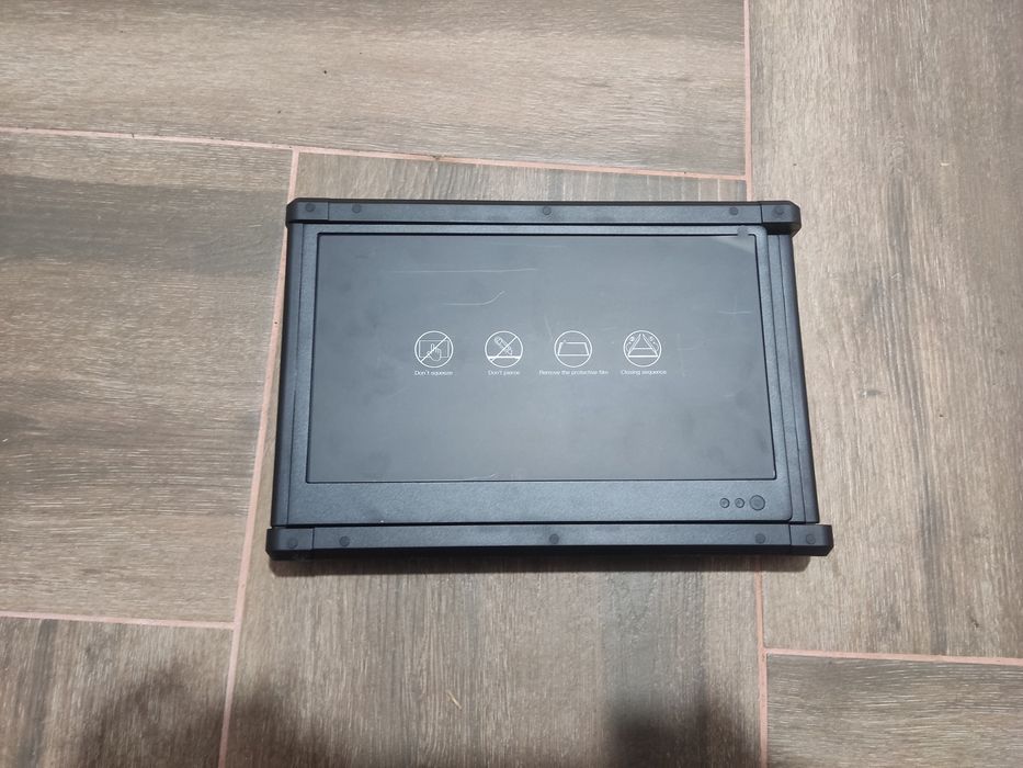 Monitor portabil