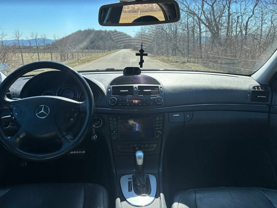 Продавам Mercedes E 2.7